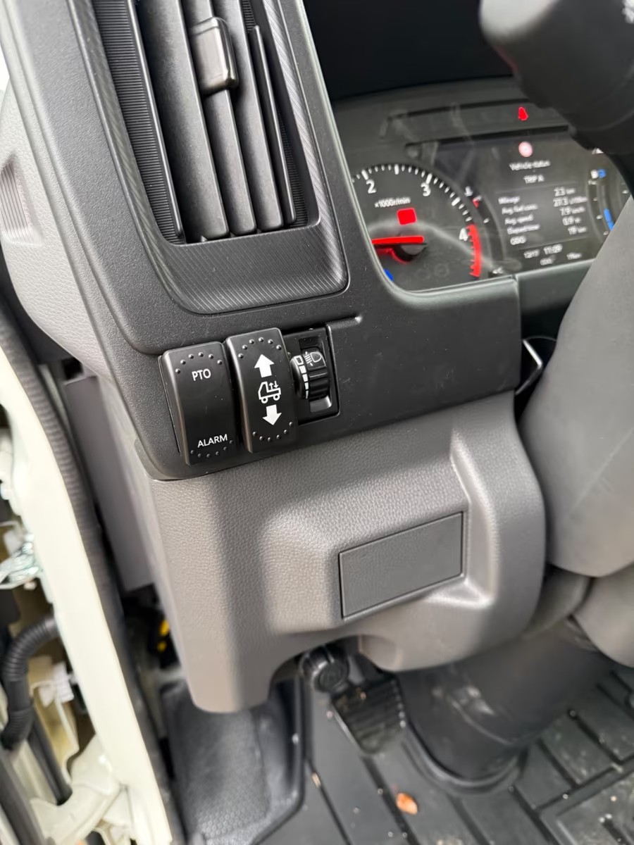 ISUZU M27F Tri-Benne