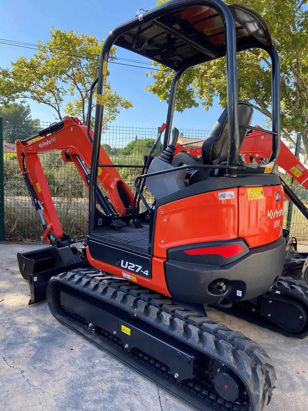 Kubota U27-4