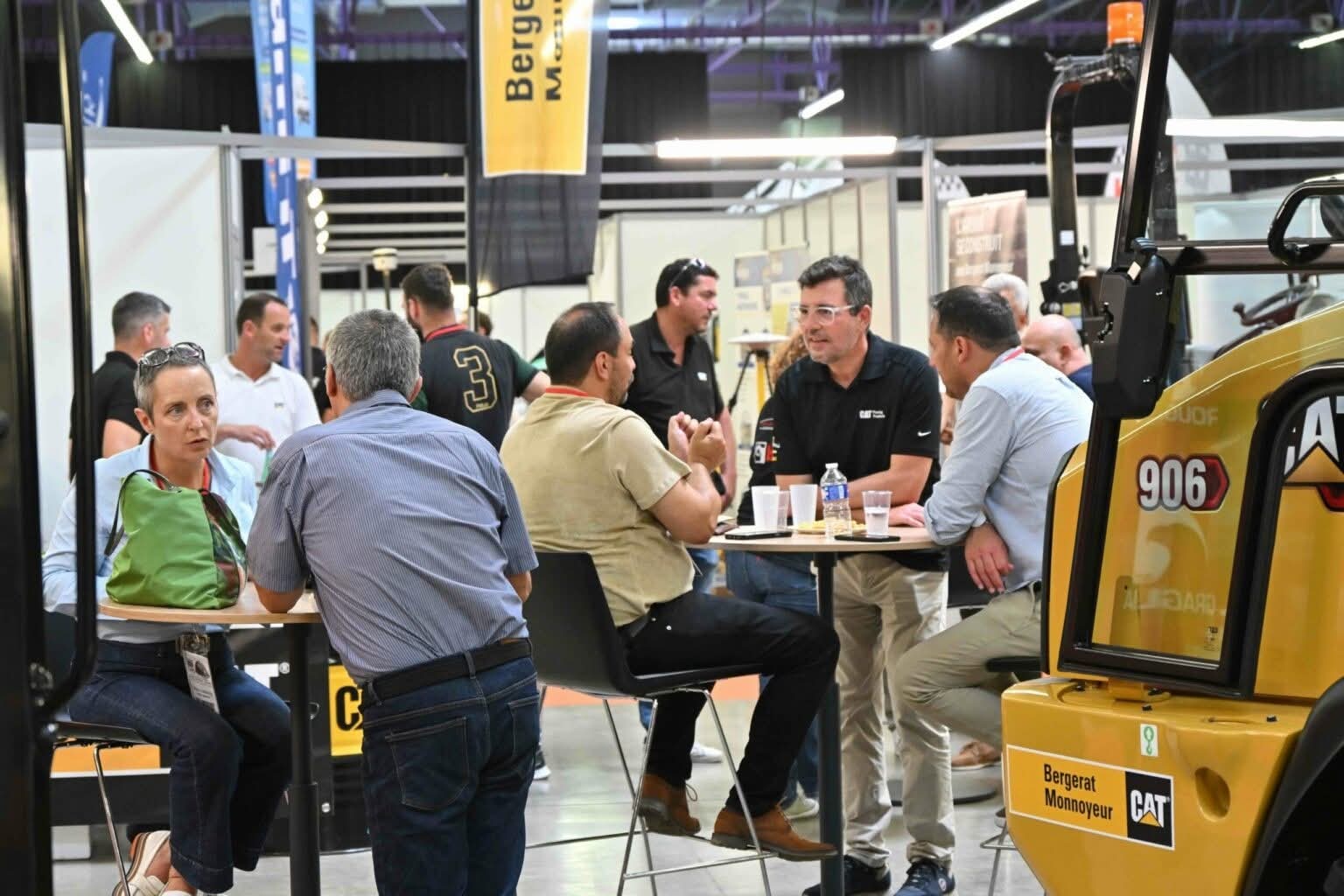 Mini-pelle sur chantier