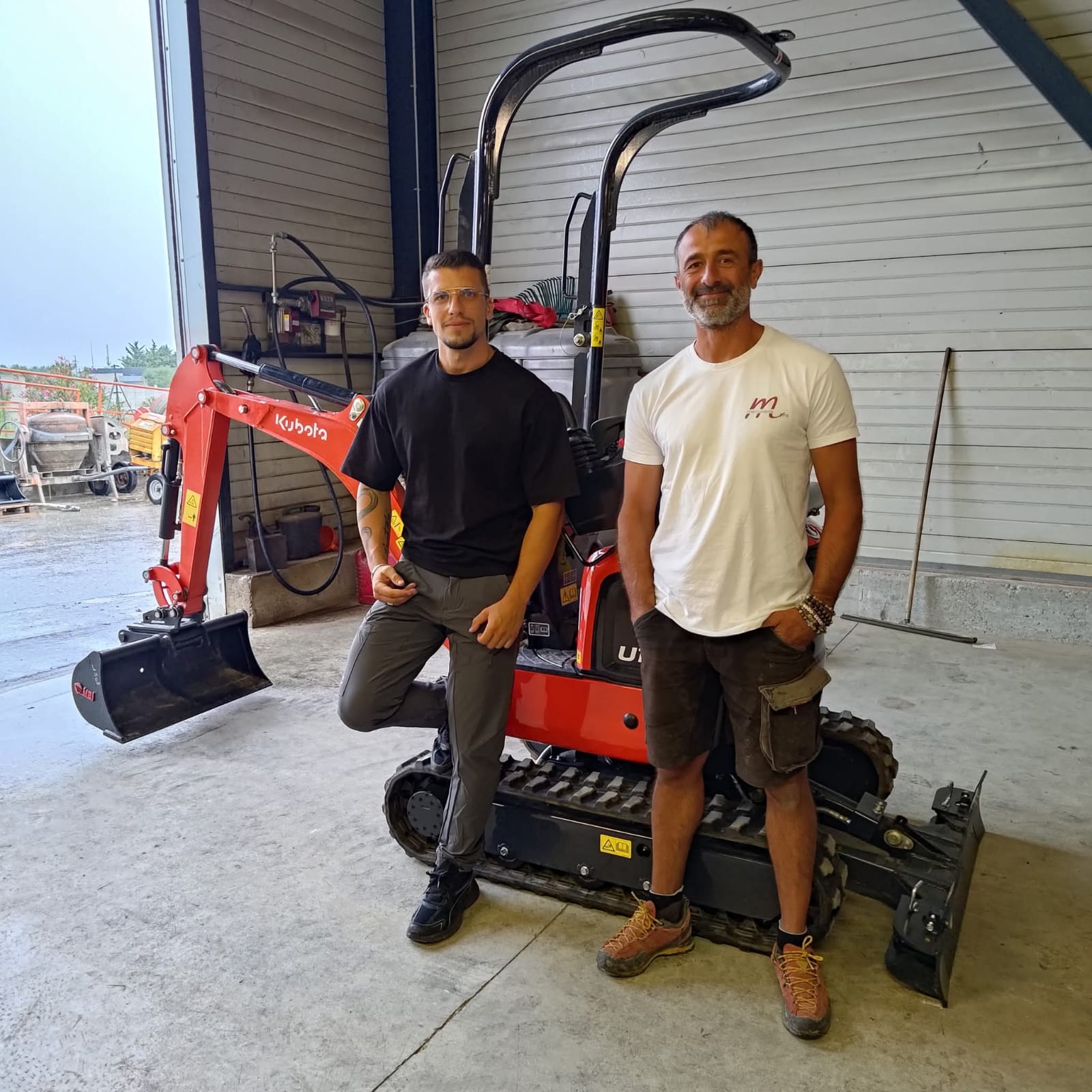 Mini-pelle en action